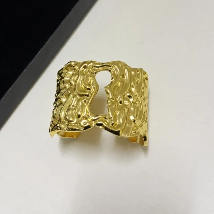 Lock Up Cuff