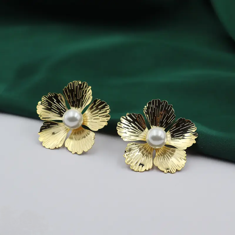 Kesa Studs