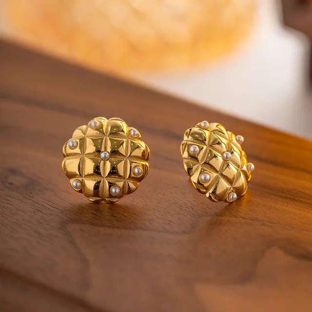 Luxe studs